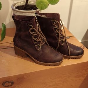 Sorel lace up boots size 7.5